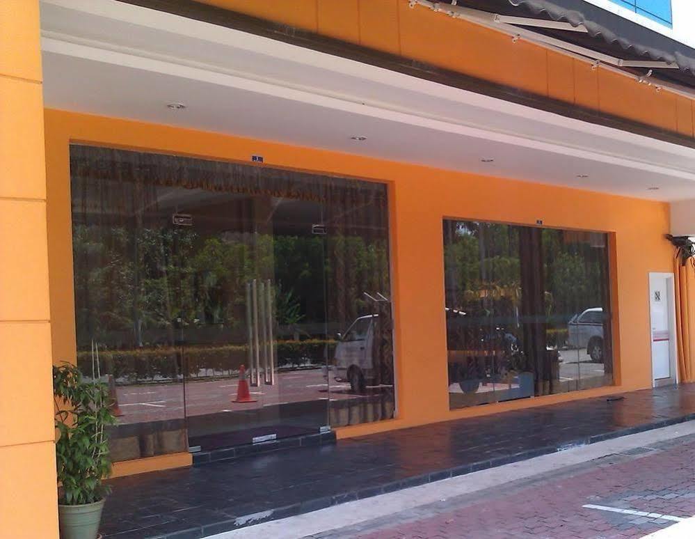 Nouvelle Hotel Johor كولايْ المظهر الخارجي الصورة